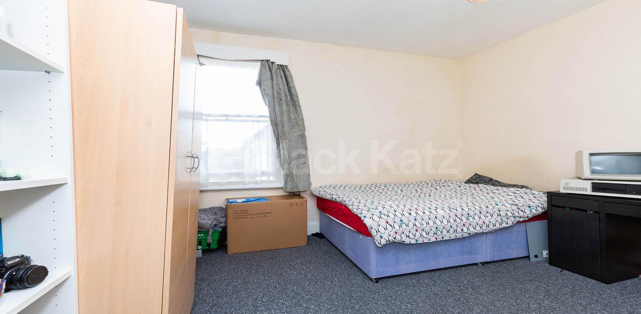 			3 / 4 BED!, 4 Bedroom, 1 bath, 1 reception Apartment			 Willoughby Road, TURNPIKE LANE 